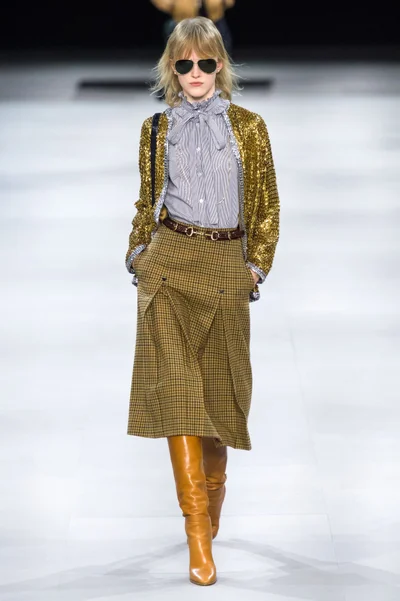 Look 16